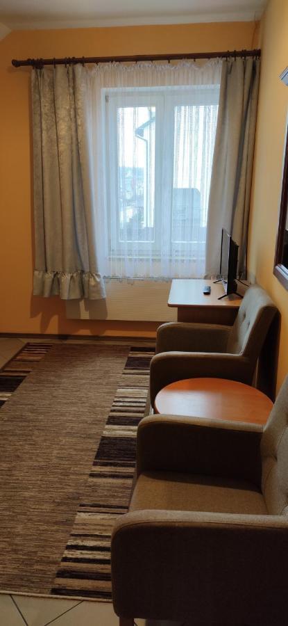 Uslugi Hotelarskie Helena Семятыче Экстерьер фото