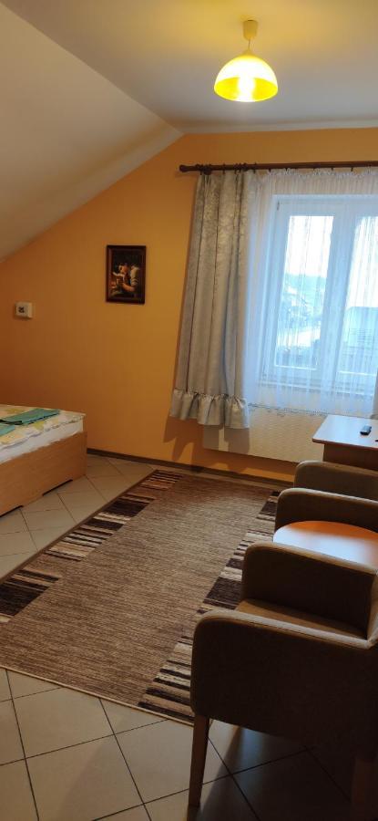Uslugi Hotelarskie Helena Семятыче Экстерьер фото