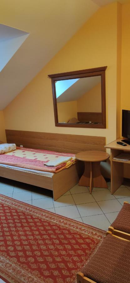 Uslugi Hotelarskie Helena Семятыче Экстерьер фото